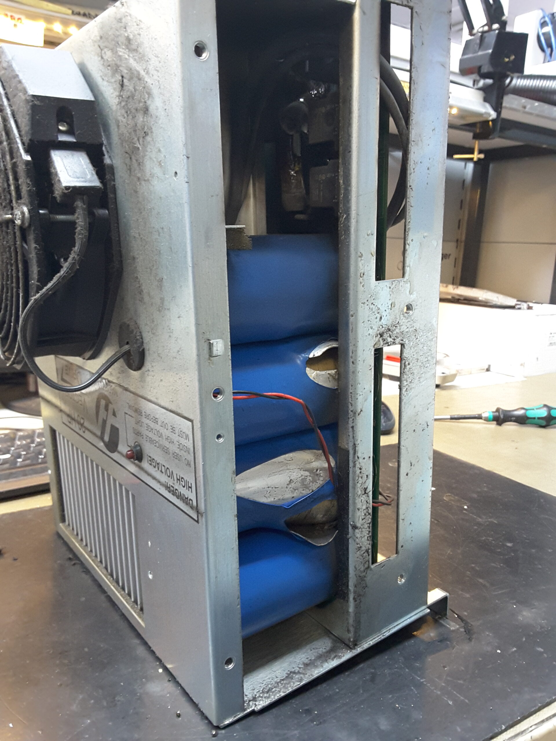 HAAS Vector Drive Kondensatoren explodiert 