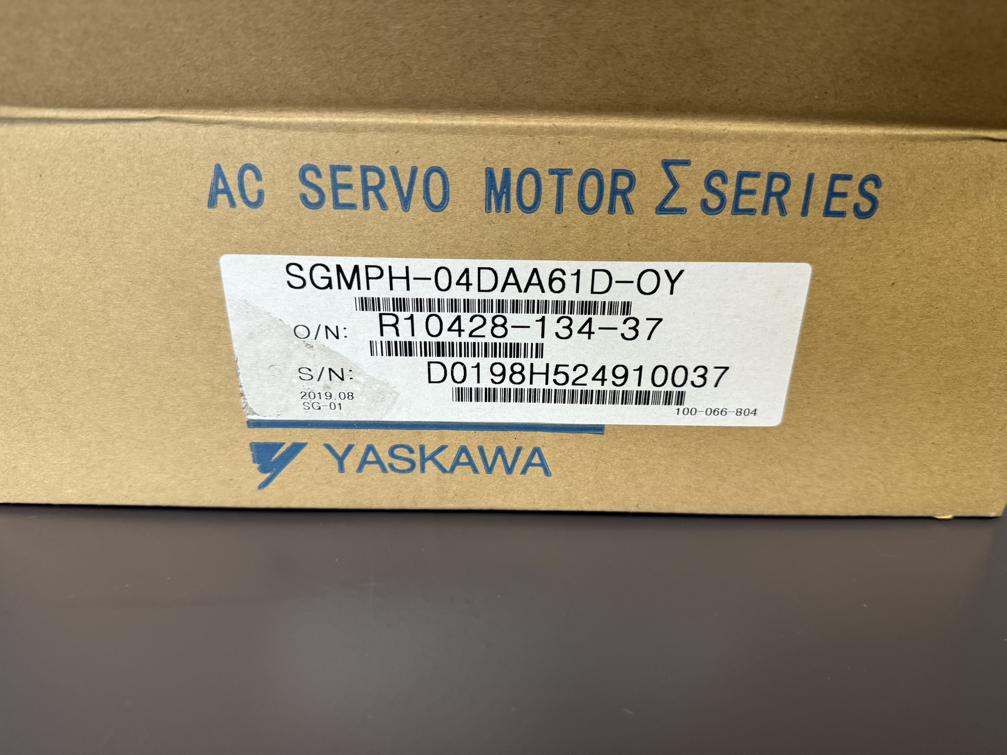  Type label on the box SGMPH-04DAA61D-OY