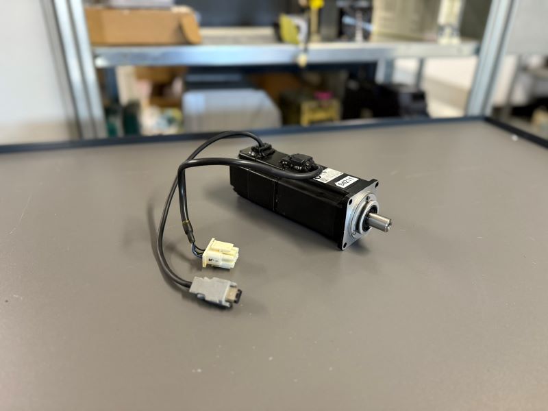 Yaskawa SGMAH-04A1A6CD-OY AC Servo Motor 
