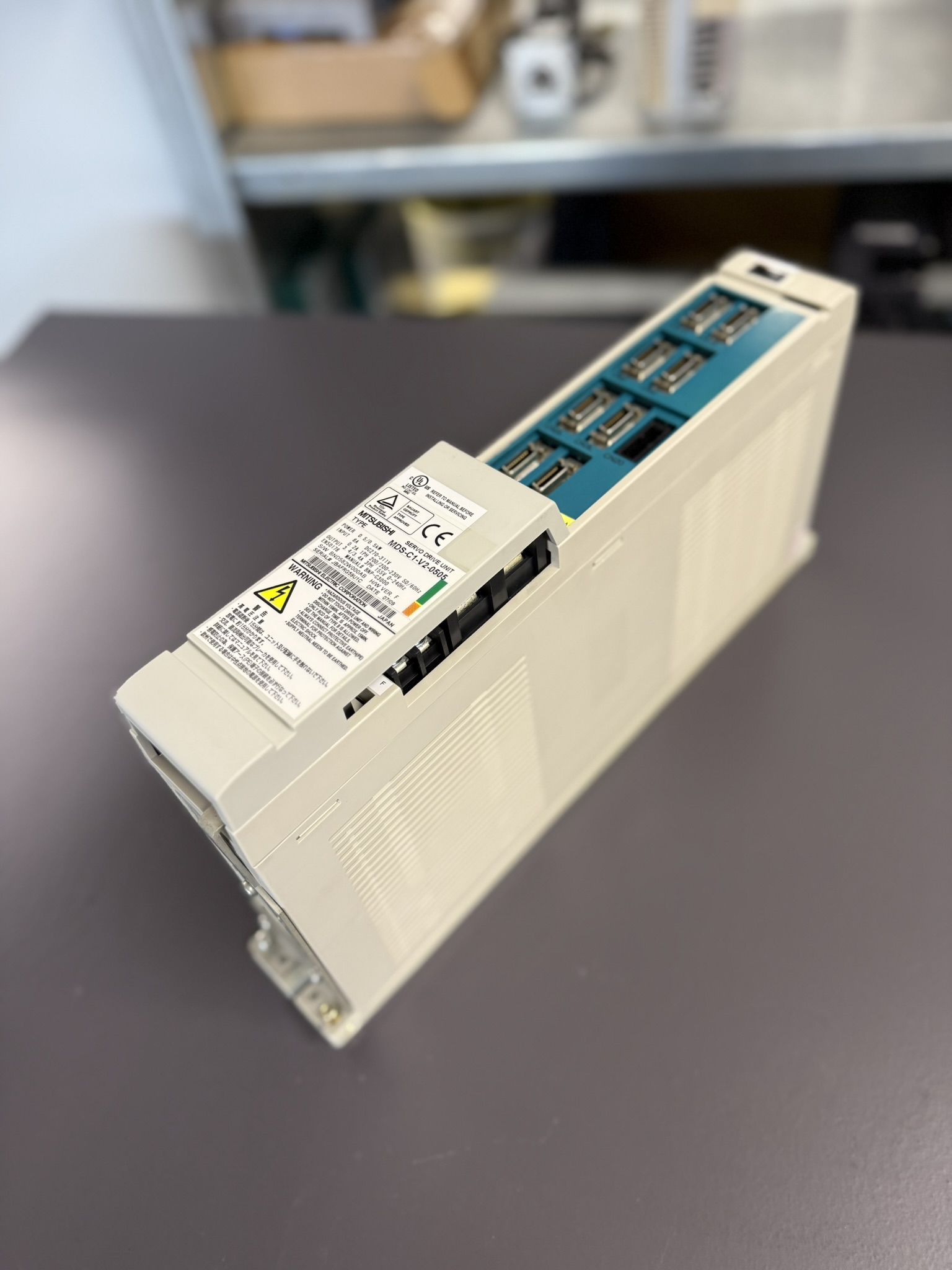 Mitsubishi MDS-C1-V2-0505 Servo Drive Unit Seite 2