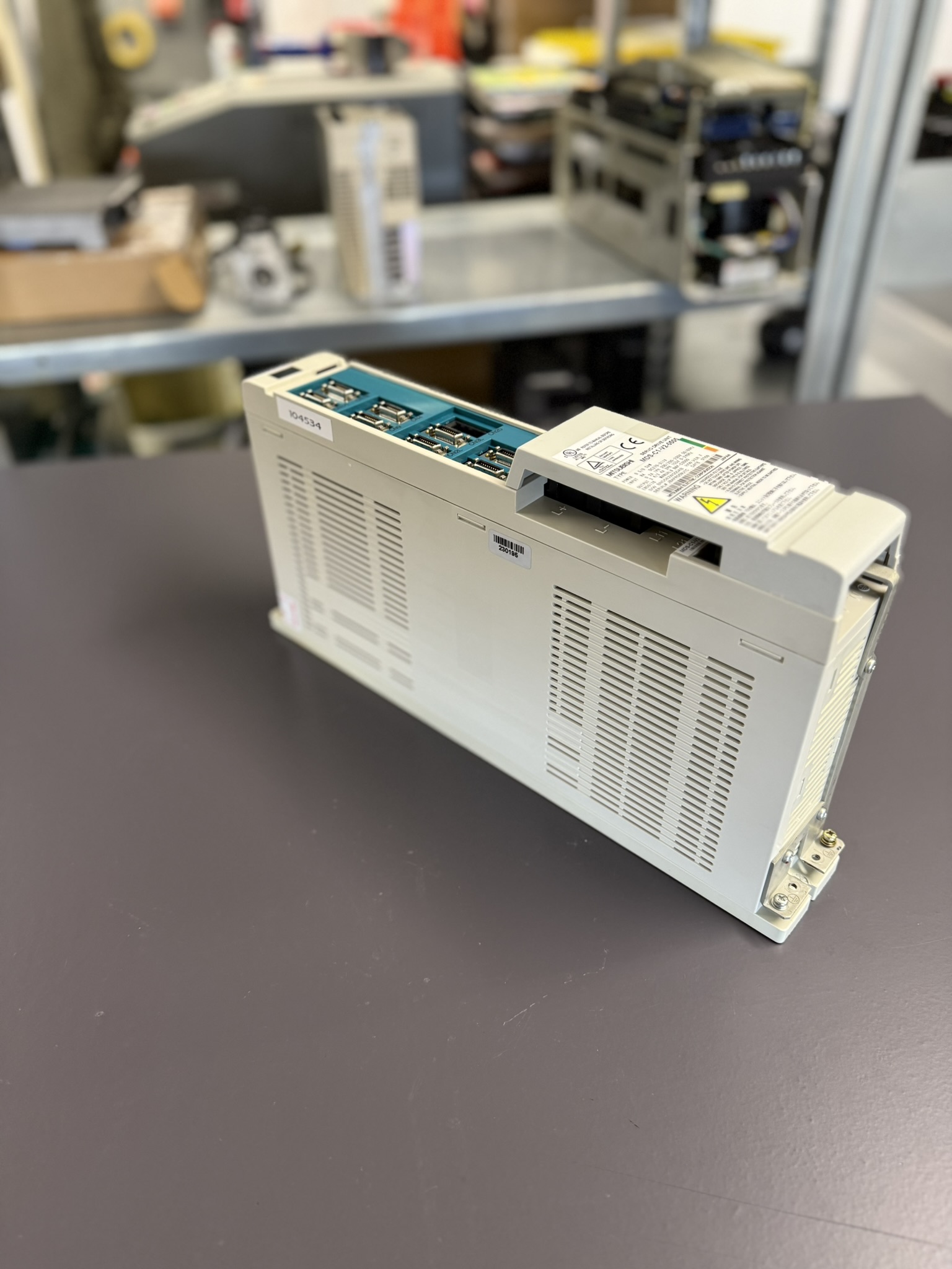 Mitsubishi MDS-C1-V2-0505 Servo Drive Unit Seite