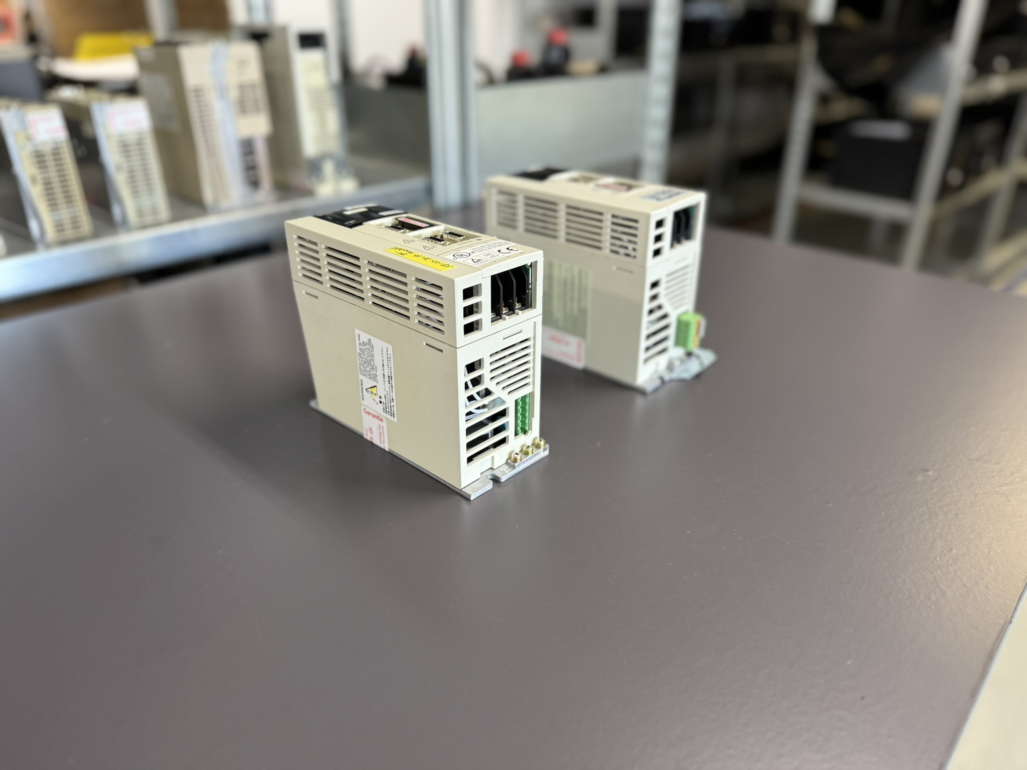 Mitsubishi MR-J2-60CT Servo Drive Unit Ansicht Seite