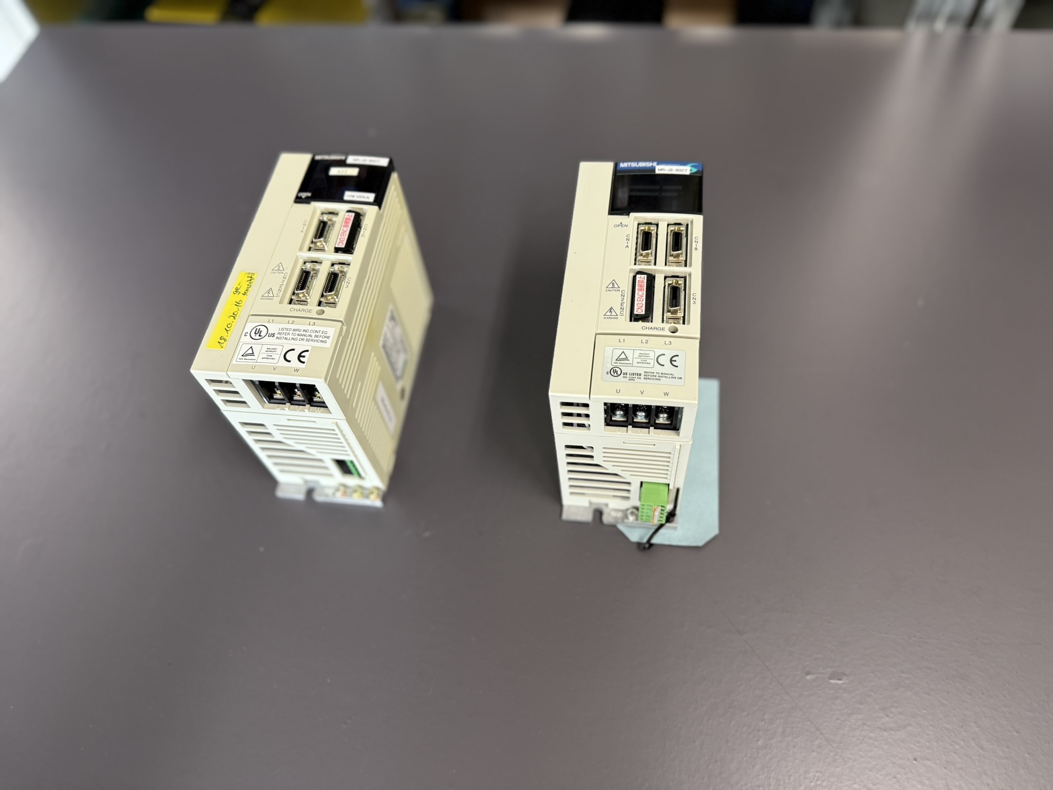 Mitsubishi MR-J2-60CT Servo Drive Unit Ansicht oben