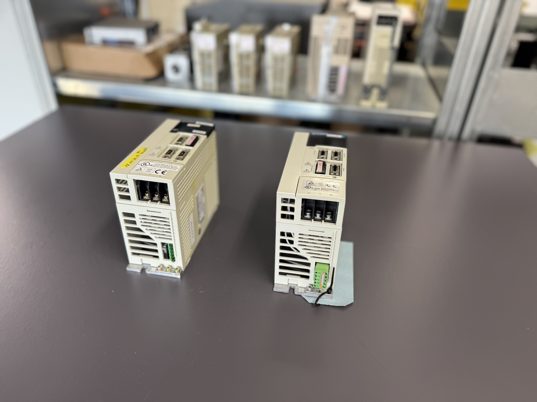 Mitsubishi MR-J2-60CT Servo Drive Unit Ansicht unten