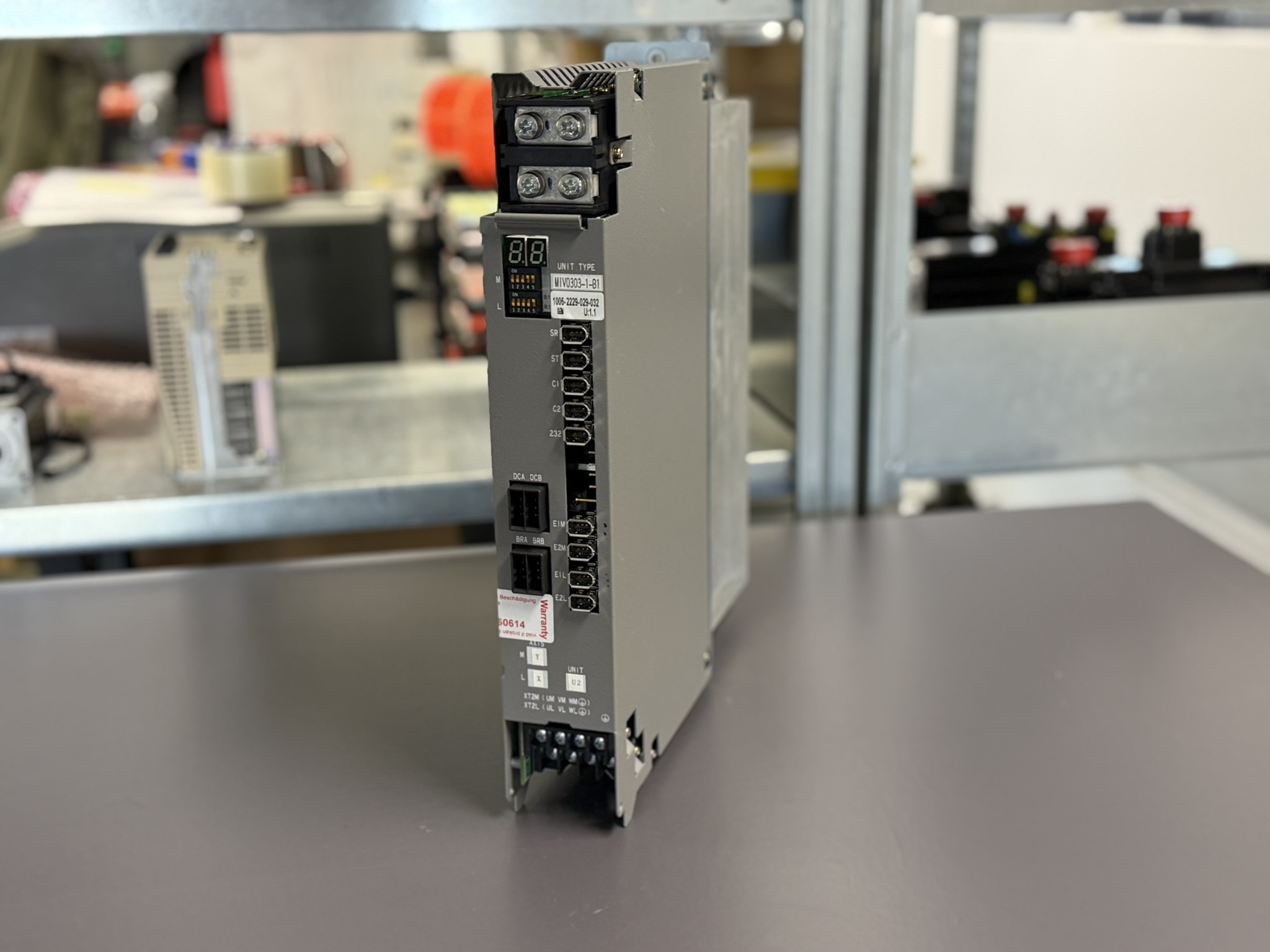 Okuma MIV0303-1-B1 Order Nr. 1006-2229 Servo Drive Unit Ansicht 3