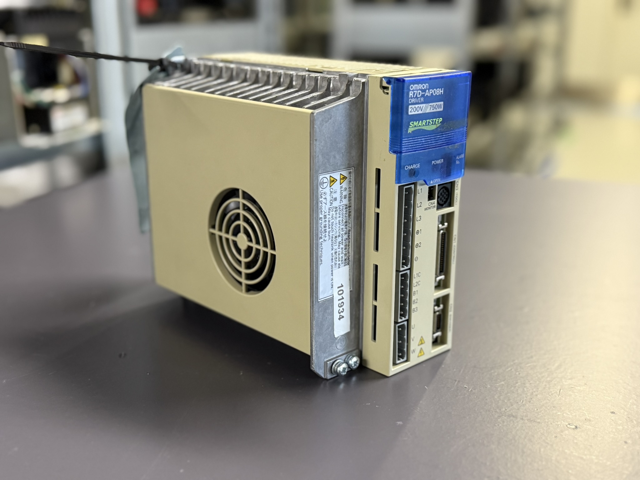 Omron R7D-AP08H Servopack Hauptansicht 1