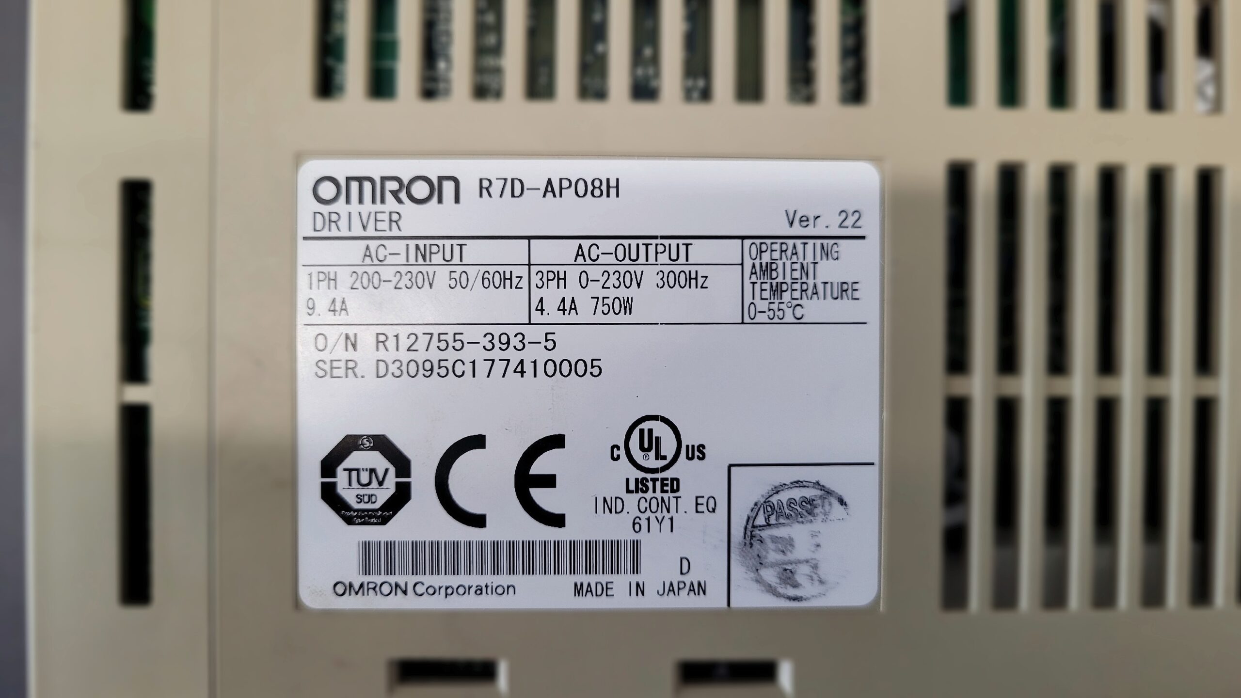 Omron R7D-AP08H Servopack Typenschild
