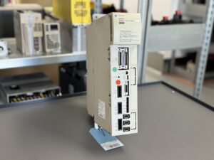 SGDK-101010AEA Yaskawa AC Servopack Frontansicht 2