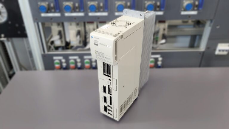 SGDK-101010AEA Yaskawa AC Servopack Frontansicht 3
