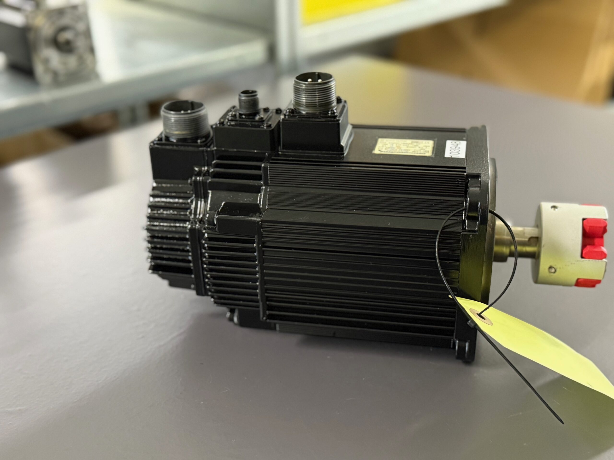 SGMGH-13DCA6H-OY Yaskawa Servo Motor Seitenansicht 3