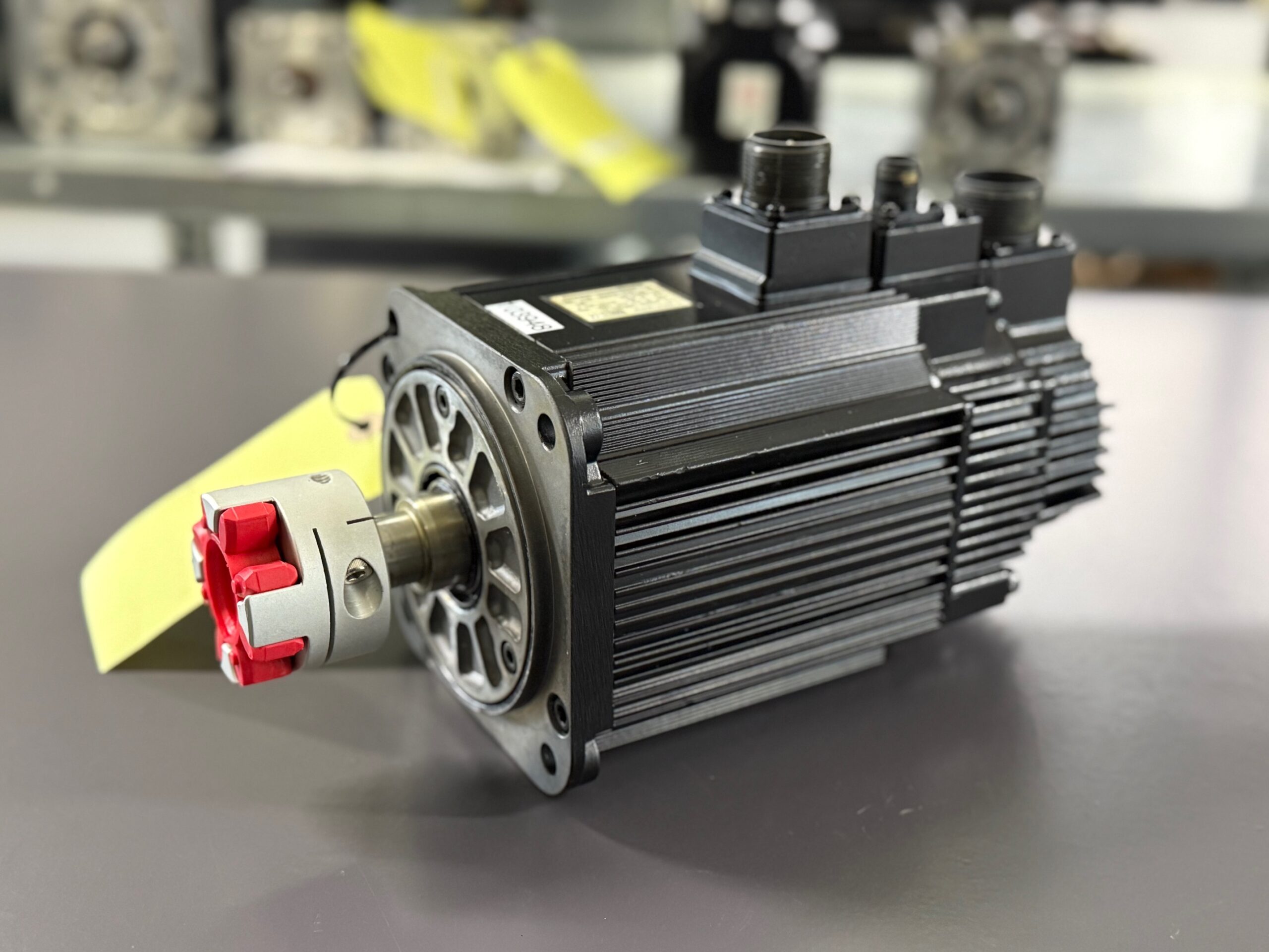 SGMGH-13DCA6H-OY Yaskawa Servo Motor Seitenansicht 3