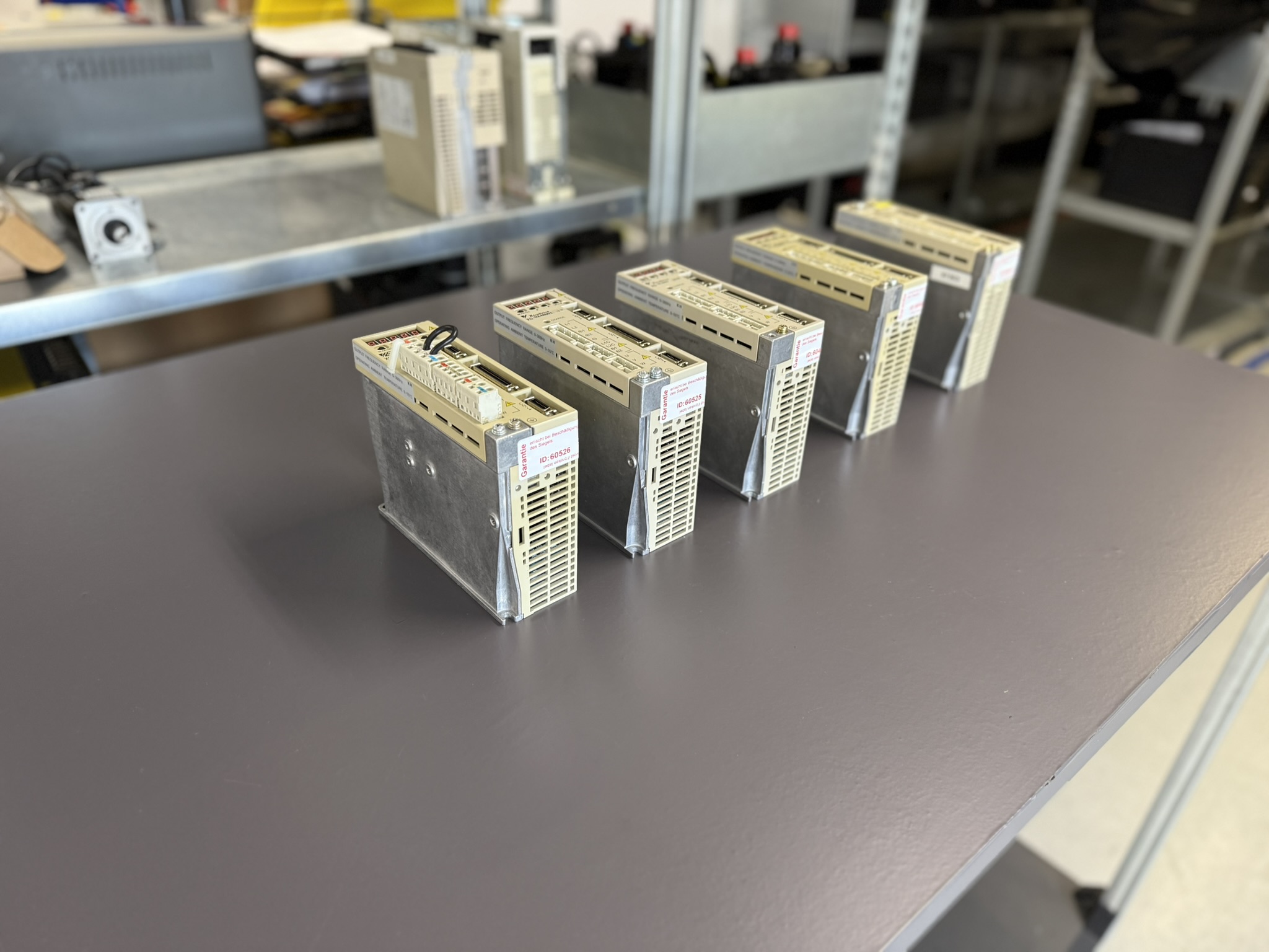 XD-02-MN01 und XD-02-MN01 Yaskawa XtraDrives nach Reparatur 