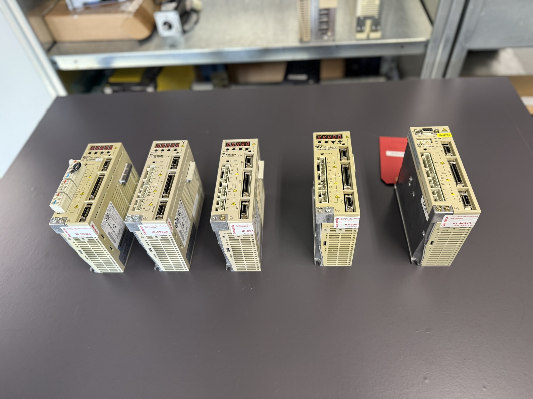 XD-02-MN01 und XD-02-MN01 Yaskawa XtraDrives nach Reparatur 