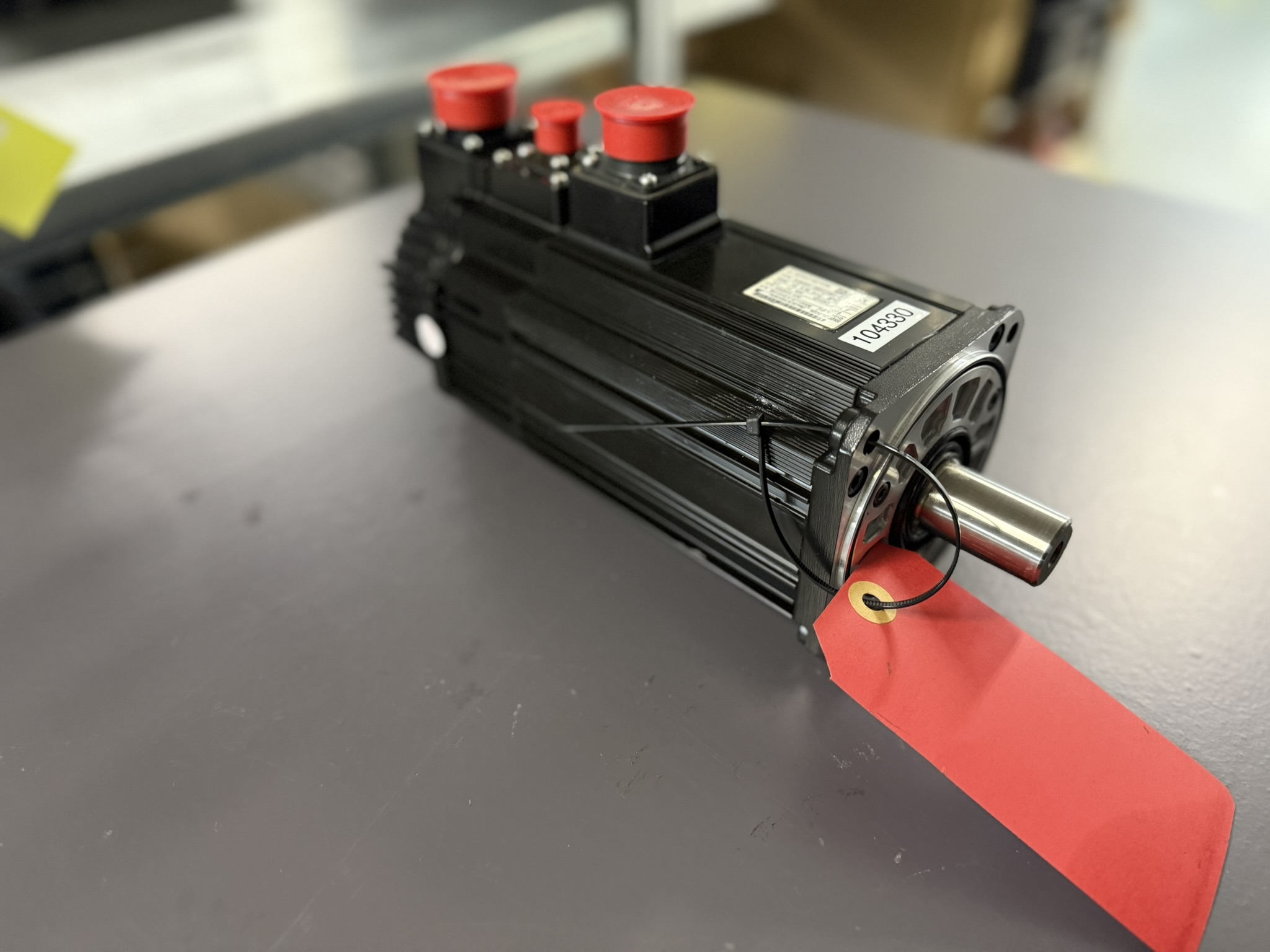 Yaskawa SGMSH-20DCA6H-OY AC Servo Motor Ansicht links nach der Reparatur 