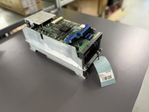 Yaskawa Servopack CACR-SR10BE12G-E seitlich