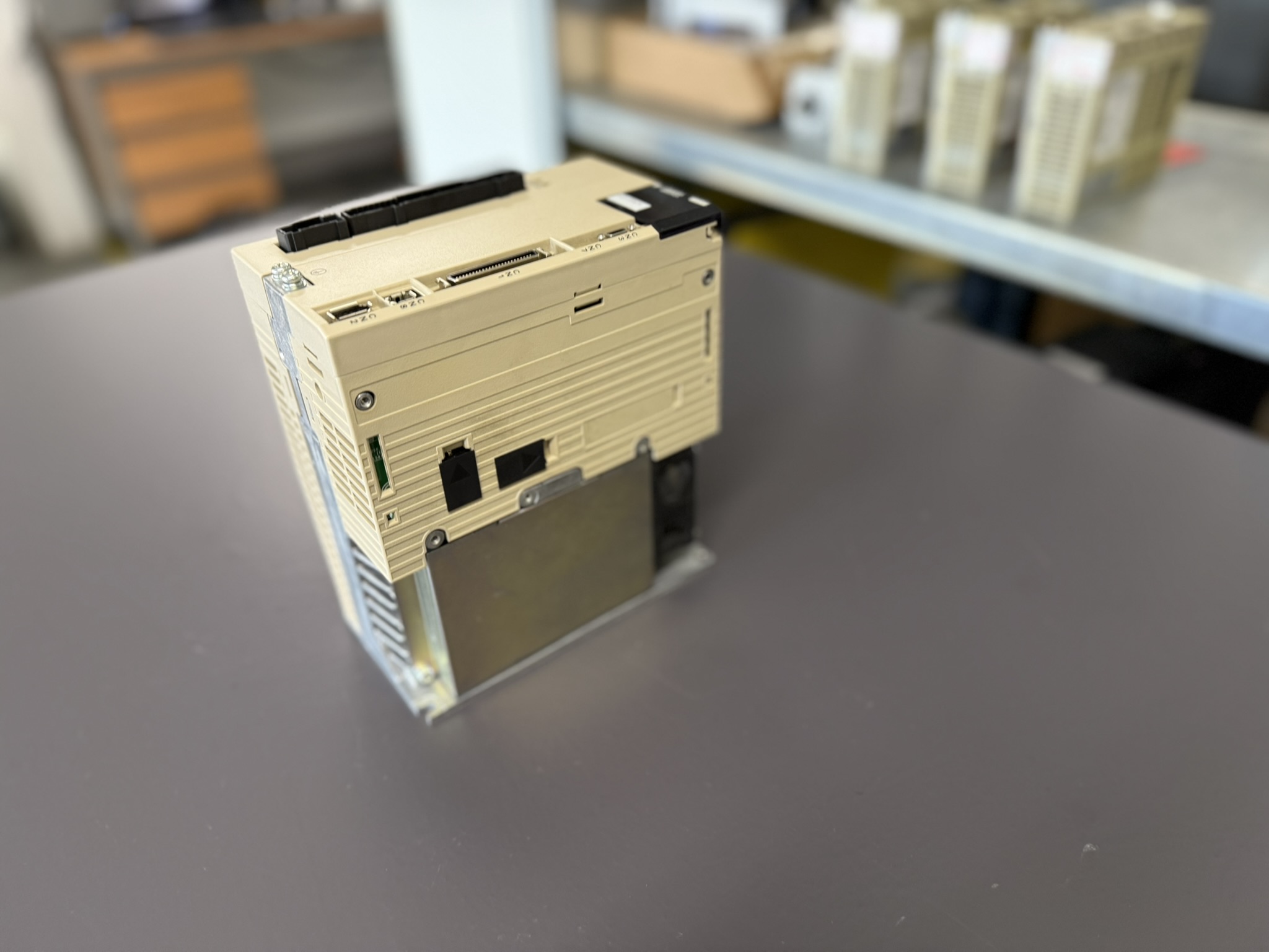  Yaskawa Servopack SGDV-120A01A side view