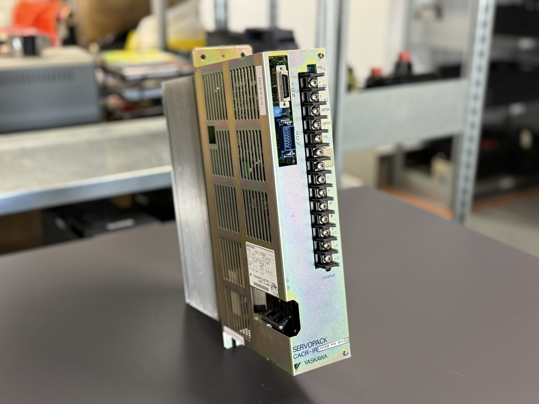 CACR-IR15SEB-P00-B04 Yaskawa Servopack Hauptansicht