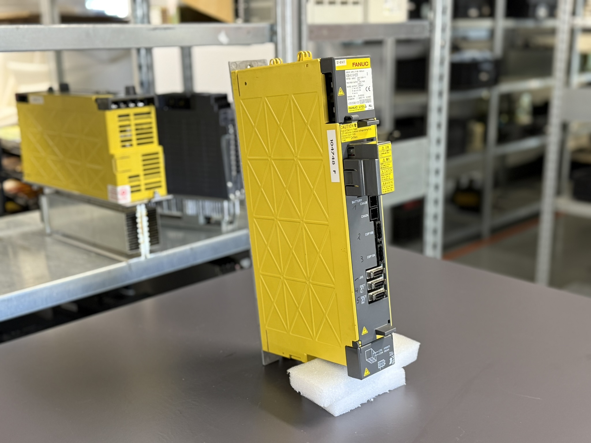 Fanuc A06B-6114-H205 Servo Amplifier Module Seitlich