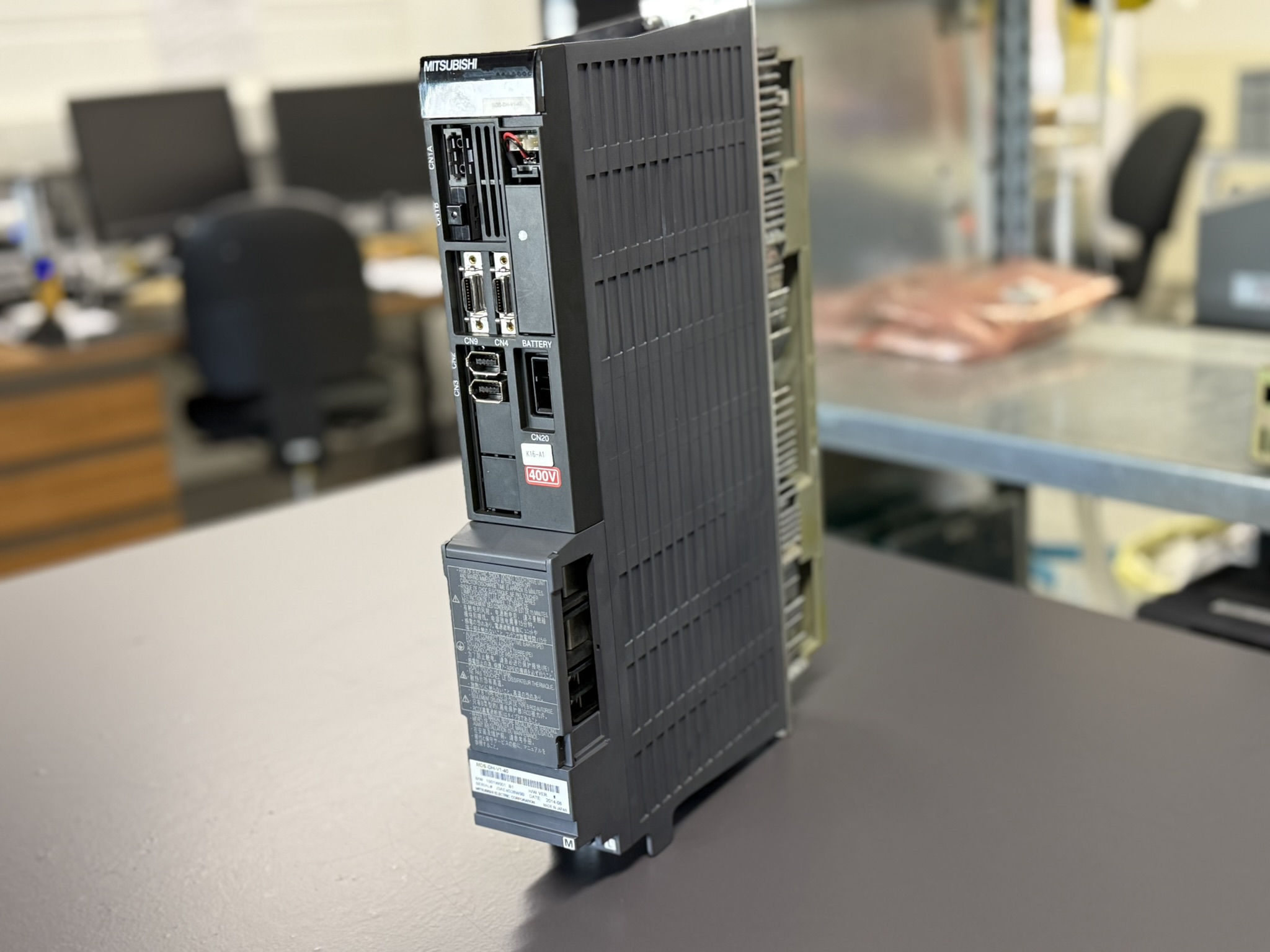 MDS-DH-V1-40 Mitsubishi Servo Drive Unit Seitlich
