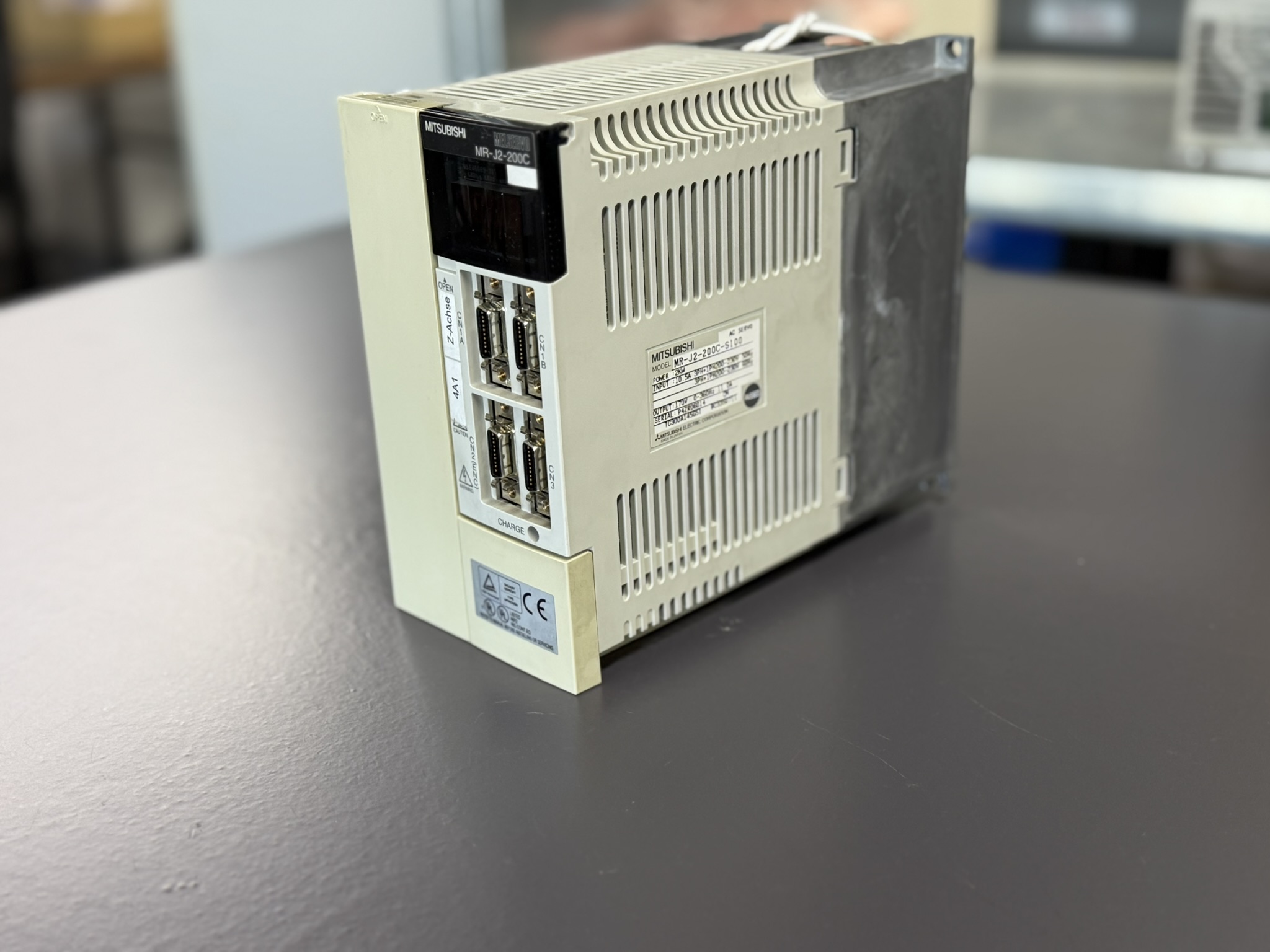 MR-J2-200C-S100 Mitsubishi AC Servo Drive seitlich