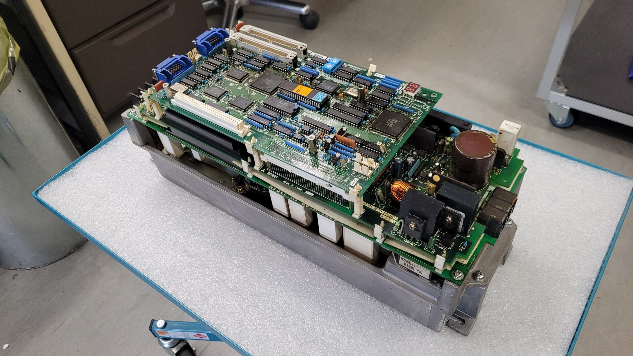 Mitsubishi Servo Drive MR-S12-100B-01 vor Reparatur