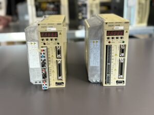 SGDH-10AE Yaskawa Servopack Ansicht gerade