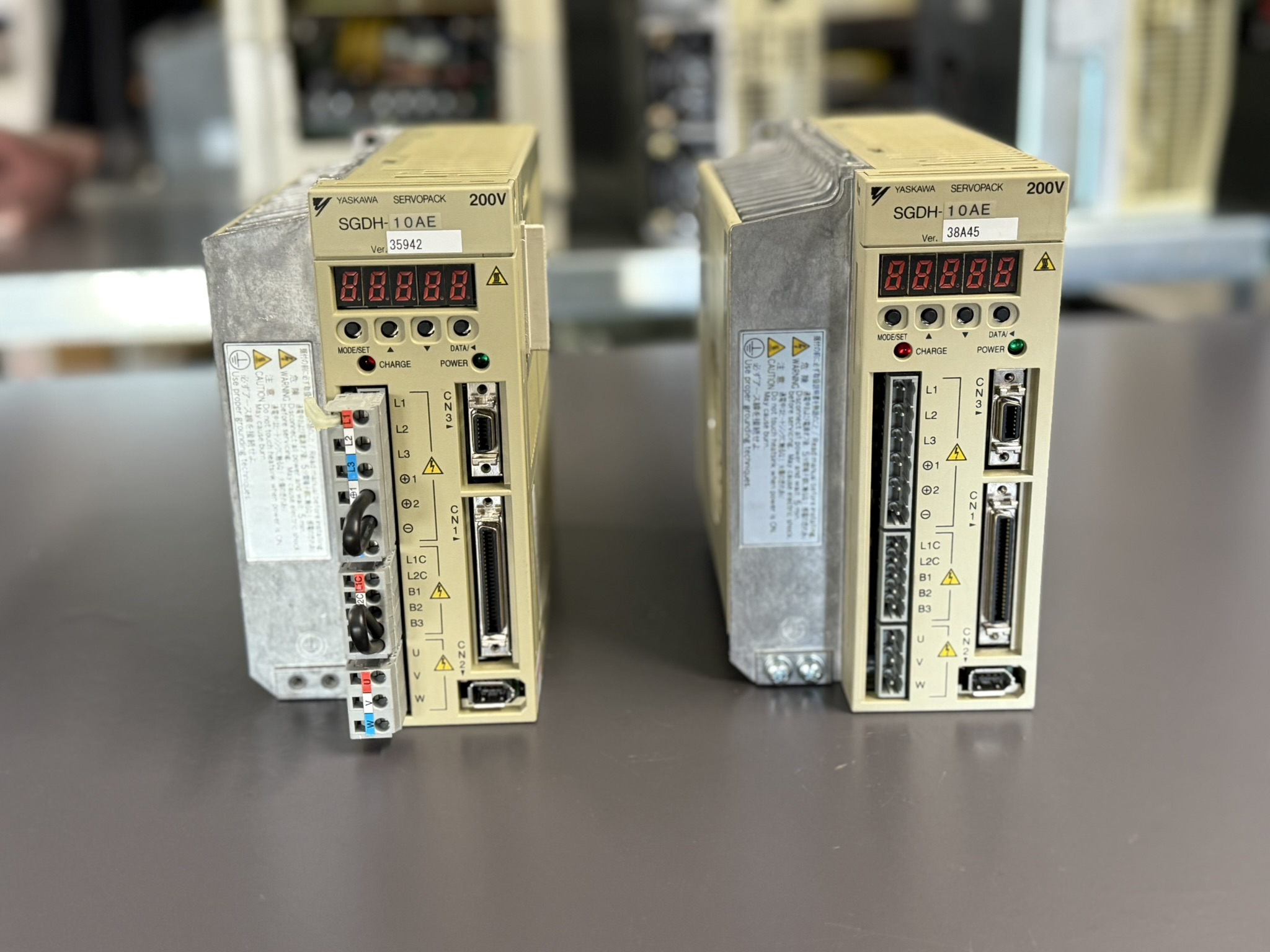 SGDH-10AE Yaskawa Servopack Ansicht gerade