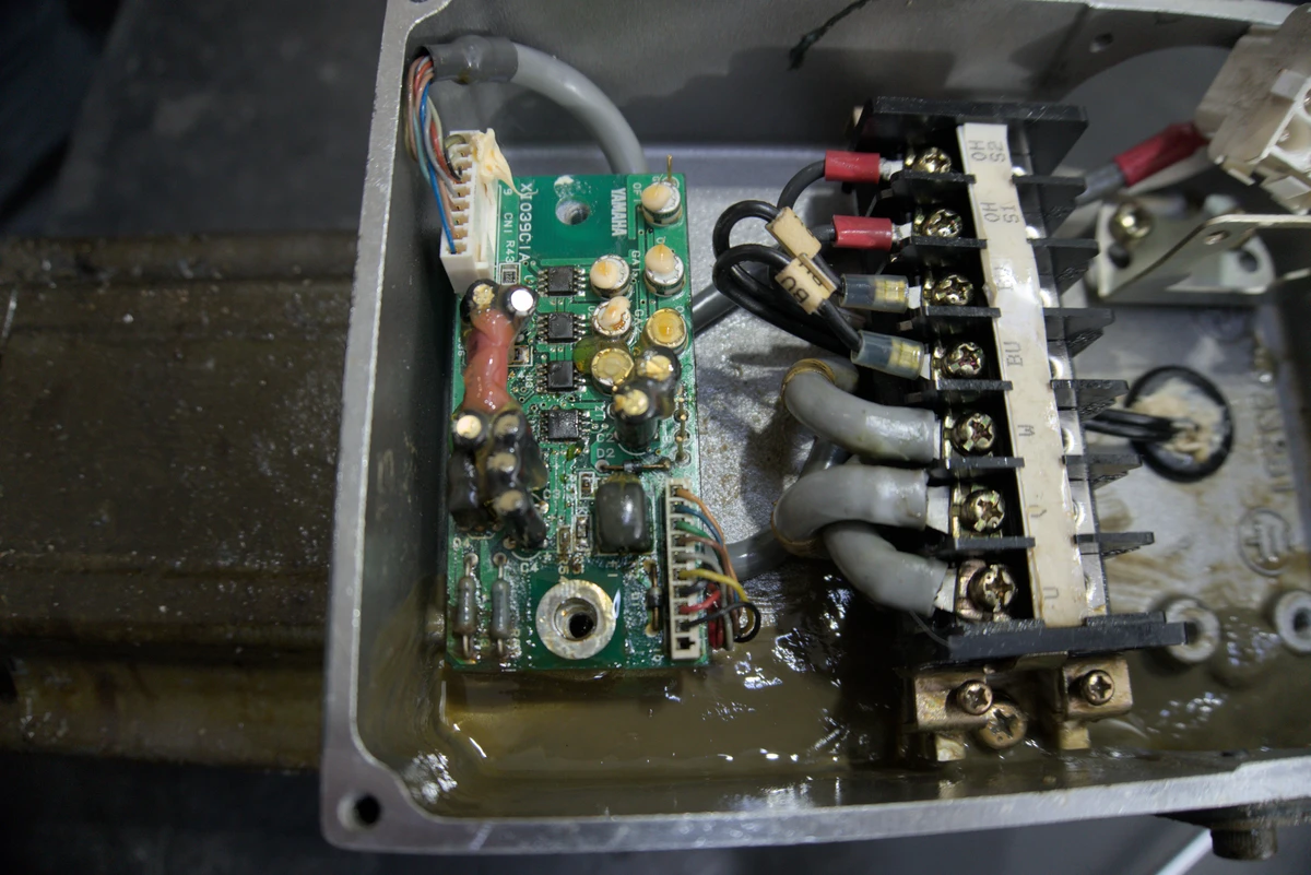 SJ-VL5.5-10ZM Mitsubishi AC Spindle Motor Öl im Motor-Anschlusskasten