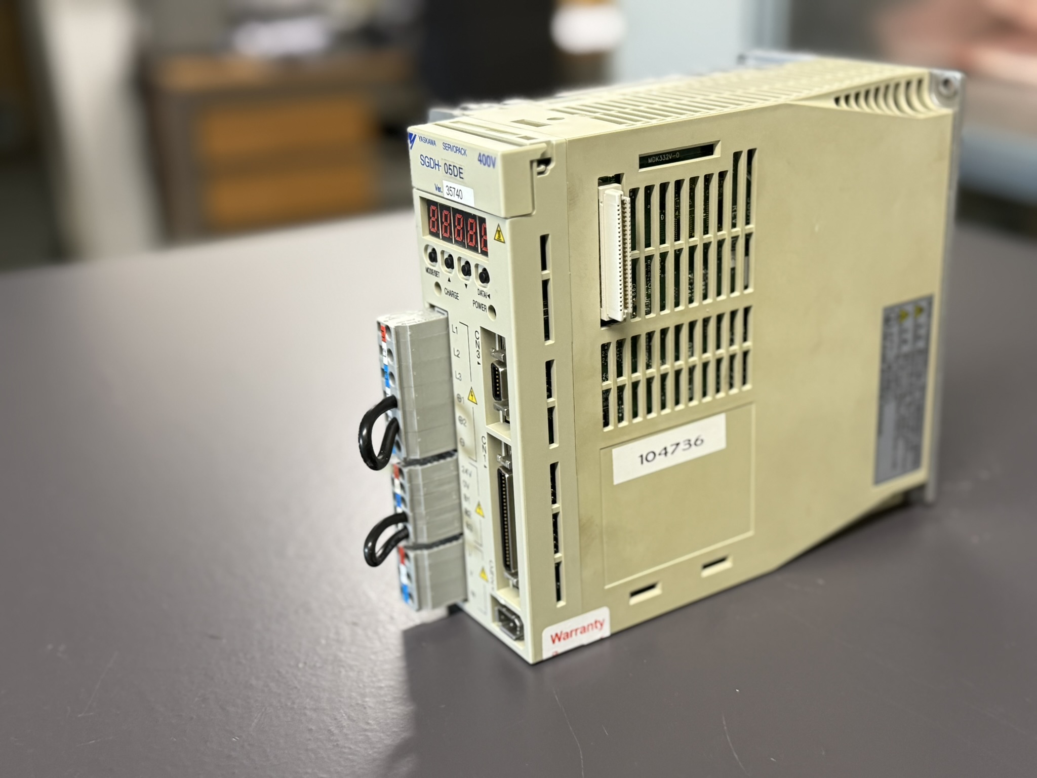 Yaskawa SGDH-05DE AC Servopack Hauptansicht Seite 2