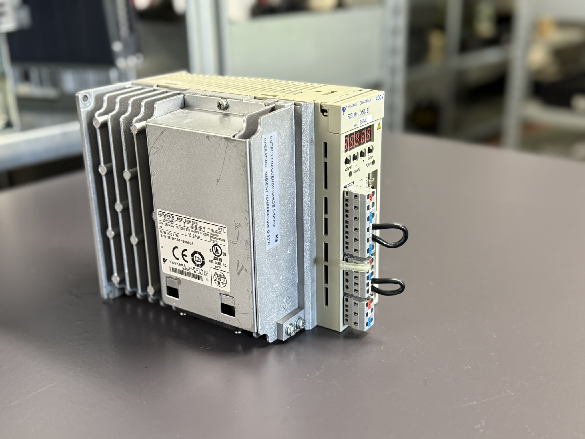 Yaskawa SGDH-05DE AC Servopack Hauptansicht Seite