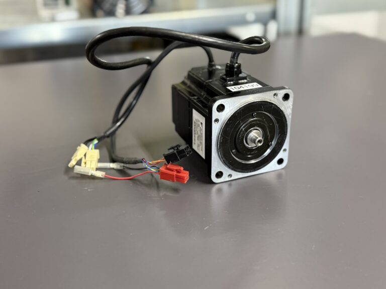 Yaskawa SGMP-02AXYR11 AC Servo Motor Hauptansicht