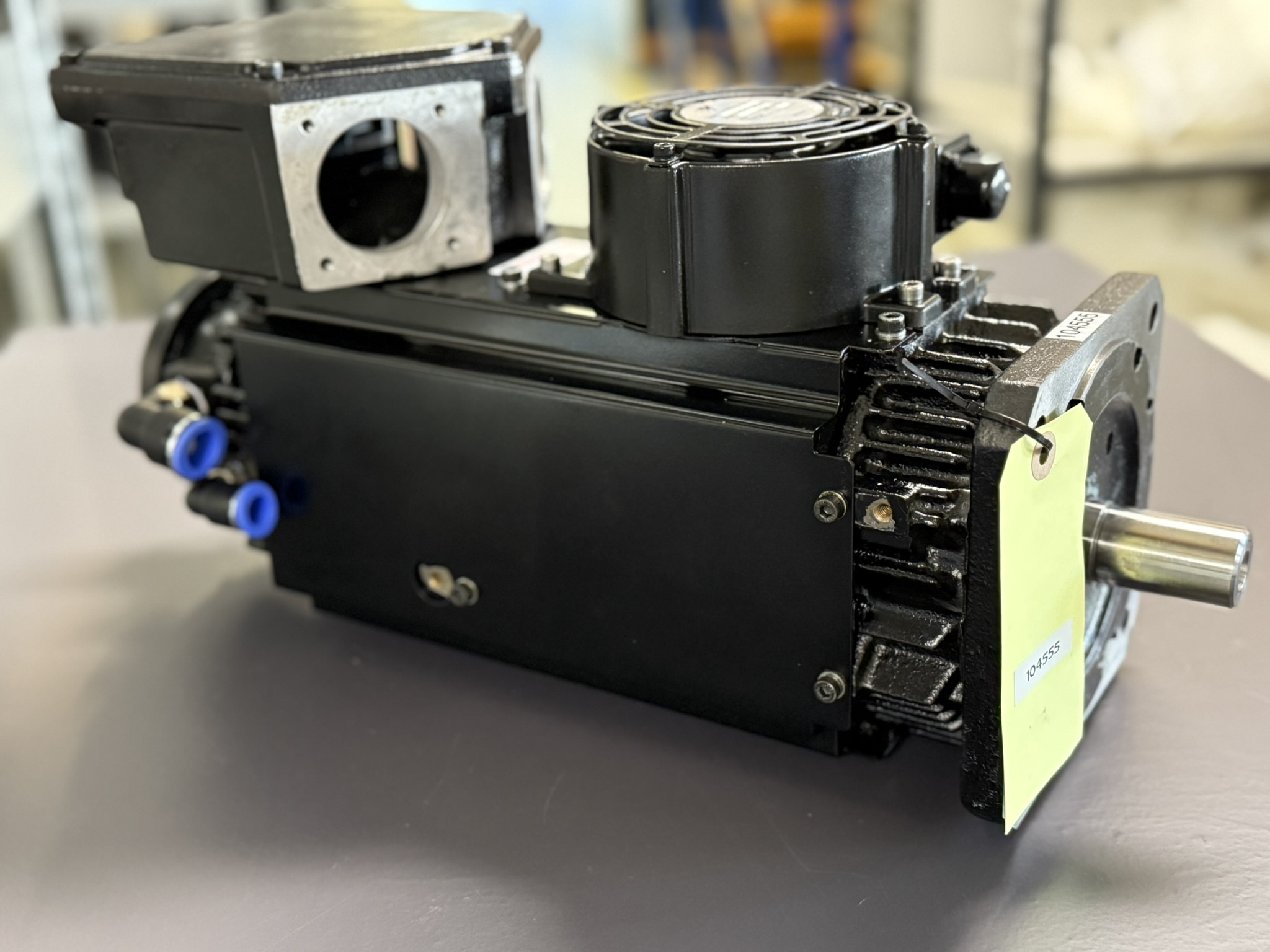 Yaskawa USAIKM-50-BK33-C AC Servi Motor Ansicht vorne