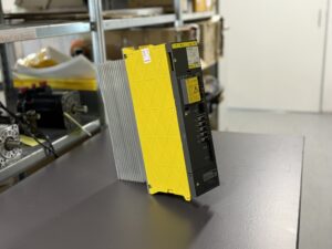 Fanuc A06b-6096-H208 Servo Amplifier Module seitliche Ansicht
