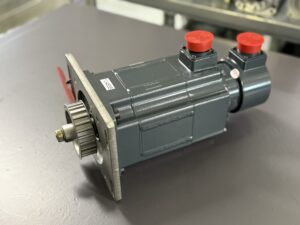 Mitsubishi Servo Motor HA83C-S Nach der Reparatur Ansicht Seite