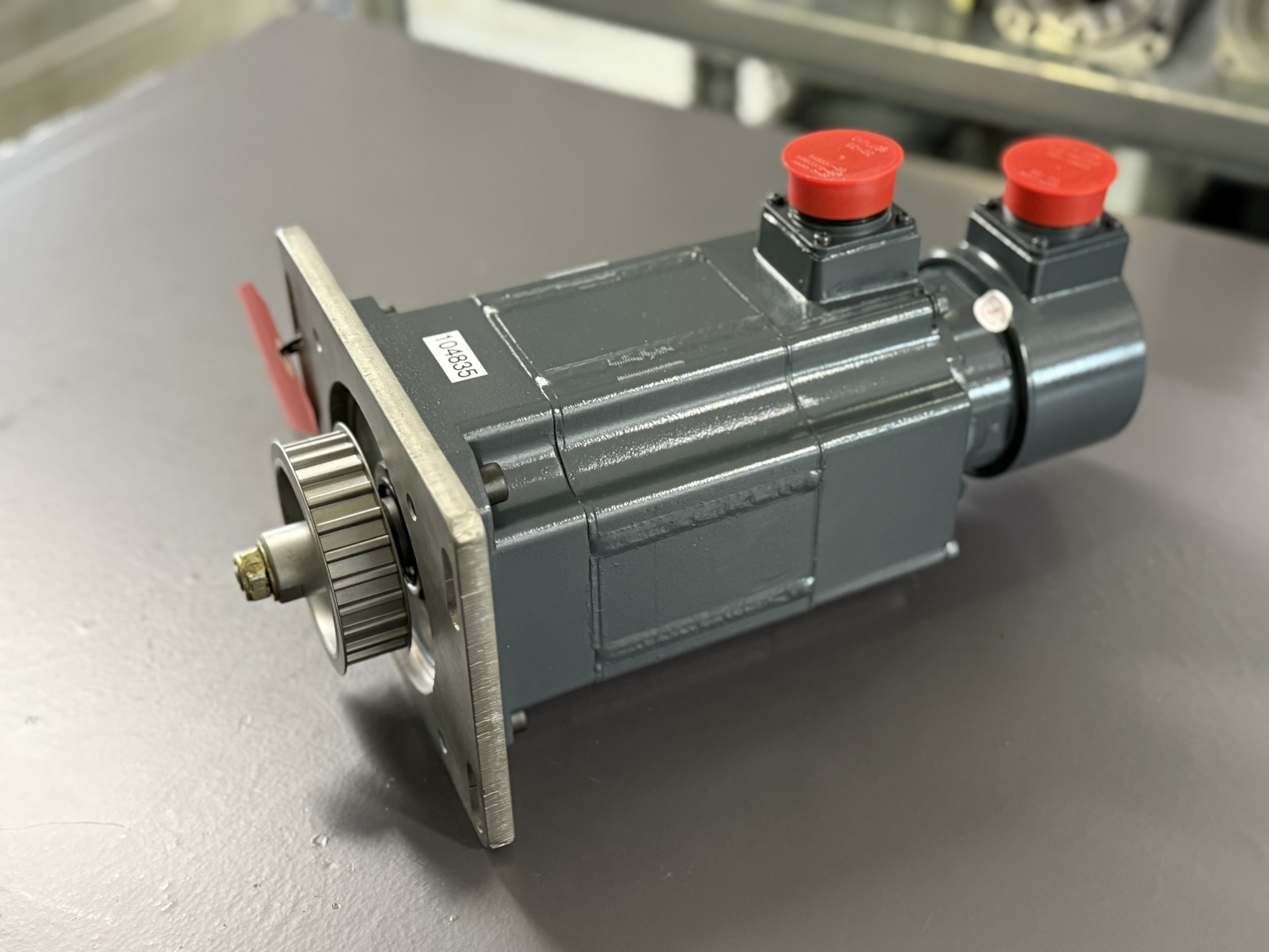 Mitsubishi Servo Motor HA83C-S Nach der Reparatur Ansicht Seite