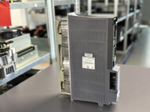Mitsubishi Servo Drive Unit MDS-DH-V2-2020 Seitenansicht 2