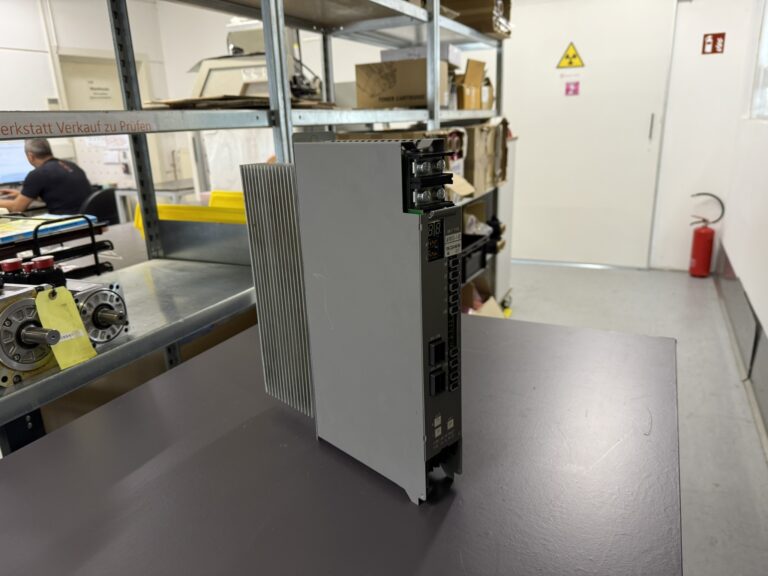 Okuma Servo Drive Unit MIV0101-1-B1 1006-2224 Hauptbild