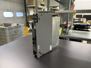 Okuma Servo Drive Unit MIV0101-1-B1 1006-2224 Seitlich 1