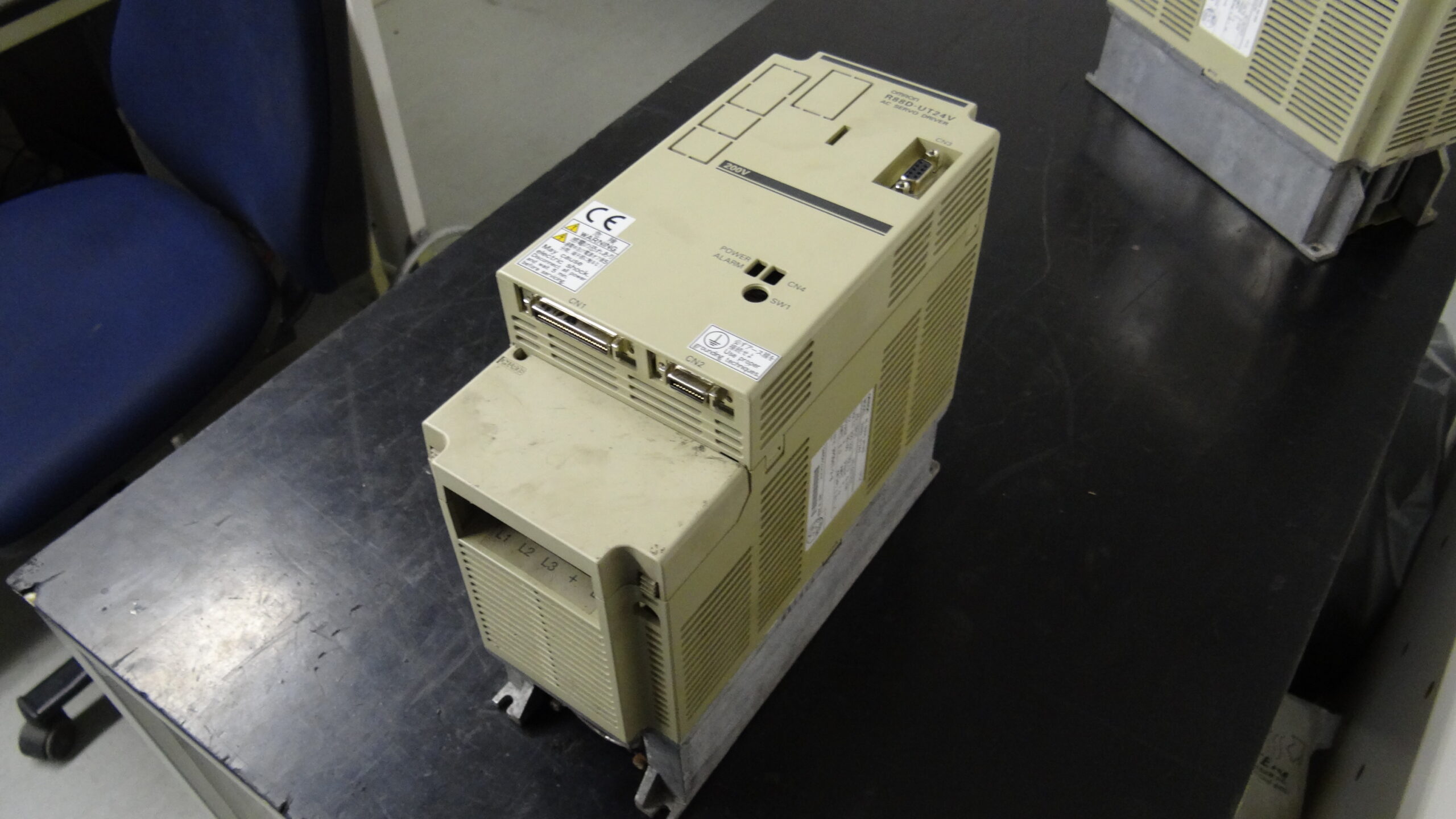 Omron R88D-UT24V AC Servo Driver vor der Reparatur