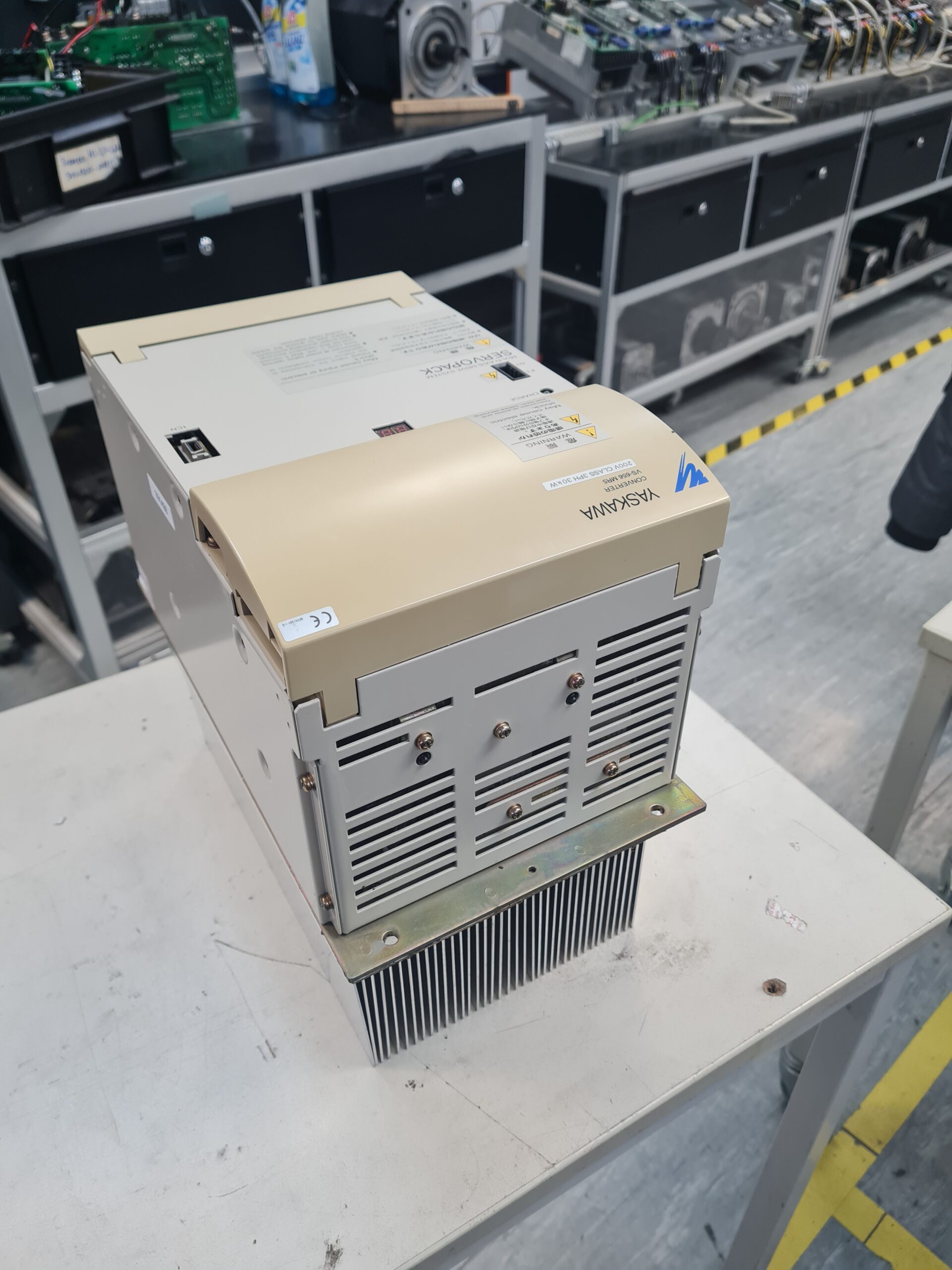 Yaskawa Converter VS-656 MR5 CIMR-MR5N2030 Spec. 20305E Ansicht oben