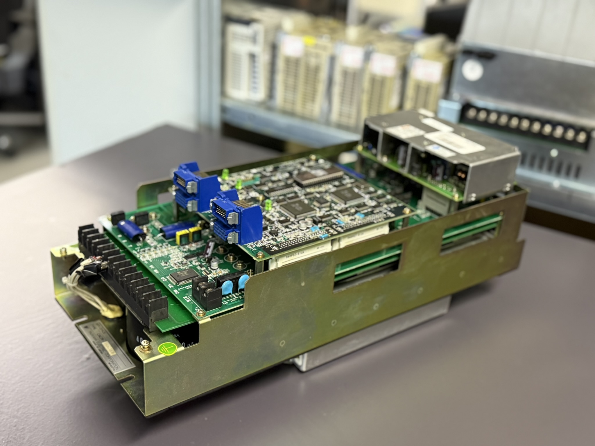 Yaskawa Servopack CACR-IR3030CB vor der Reparatur 1