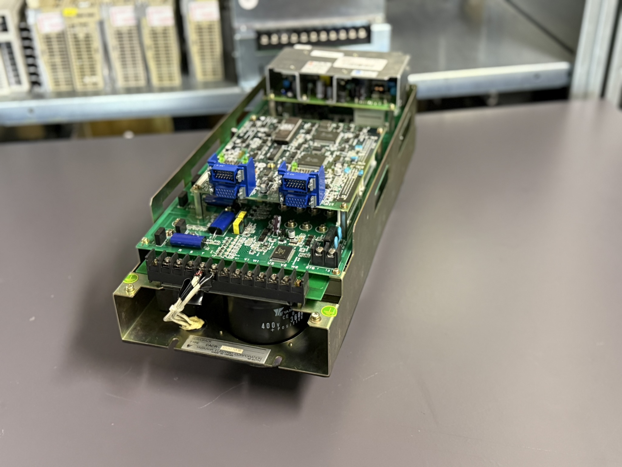 Yaskawa Servopack CACR-IR3030CB Ansicht vorne
