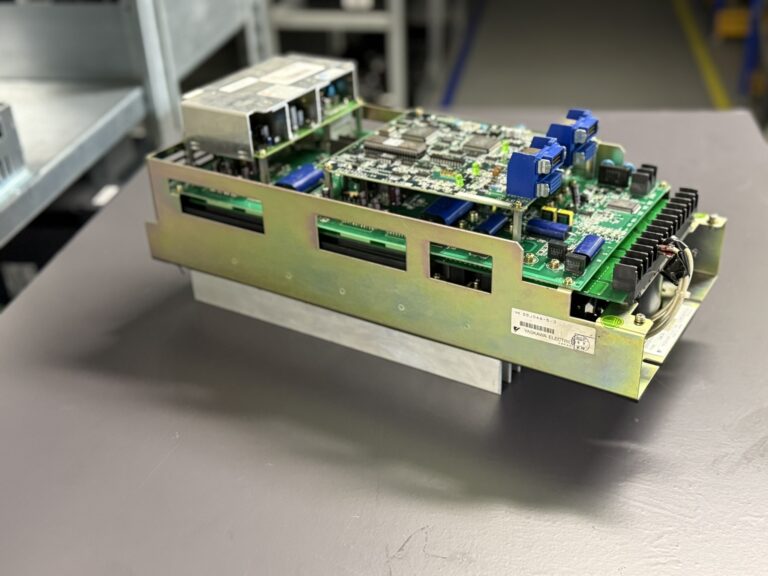 Yaskawa Servopack CACR-IR3030CB Hauptansicht