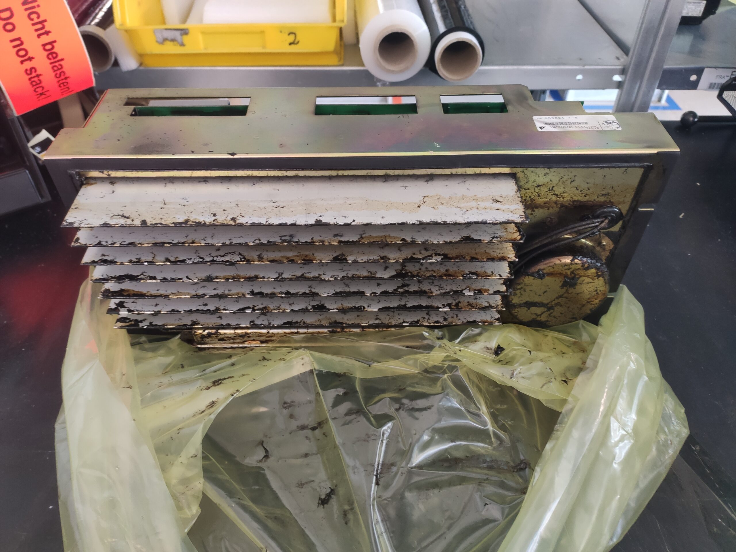 Yaskawa Servopack CACR-IR3030CB vor der Reparatur