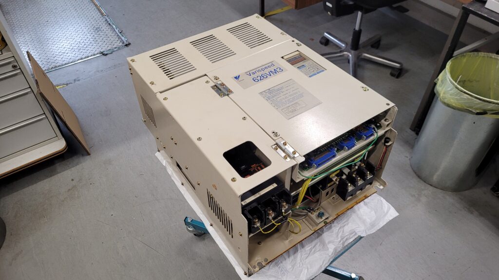 Yaskawa Varispeed 626VM3 CIMR-VMW2022 Spec. 20222 vor Reparatur