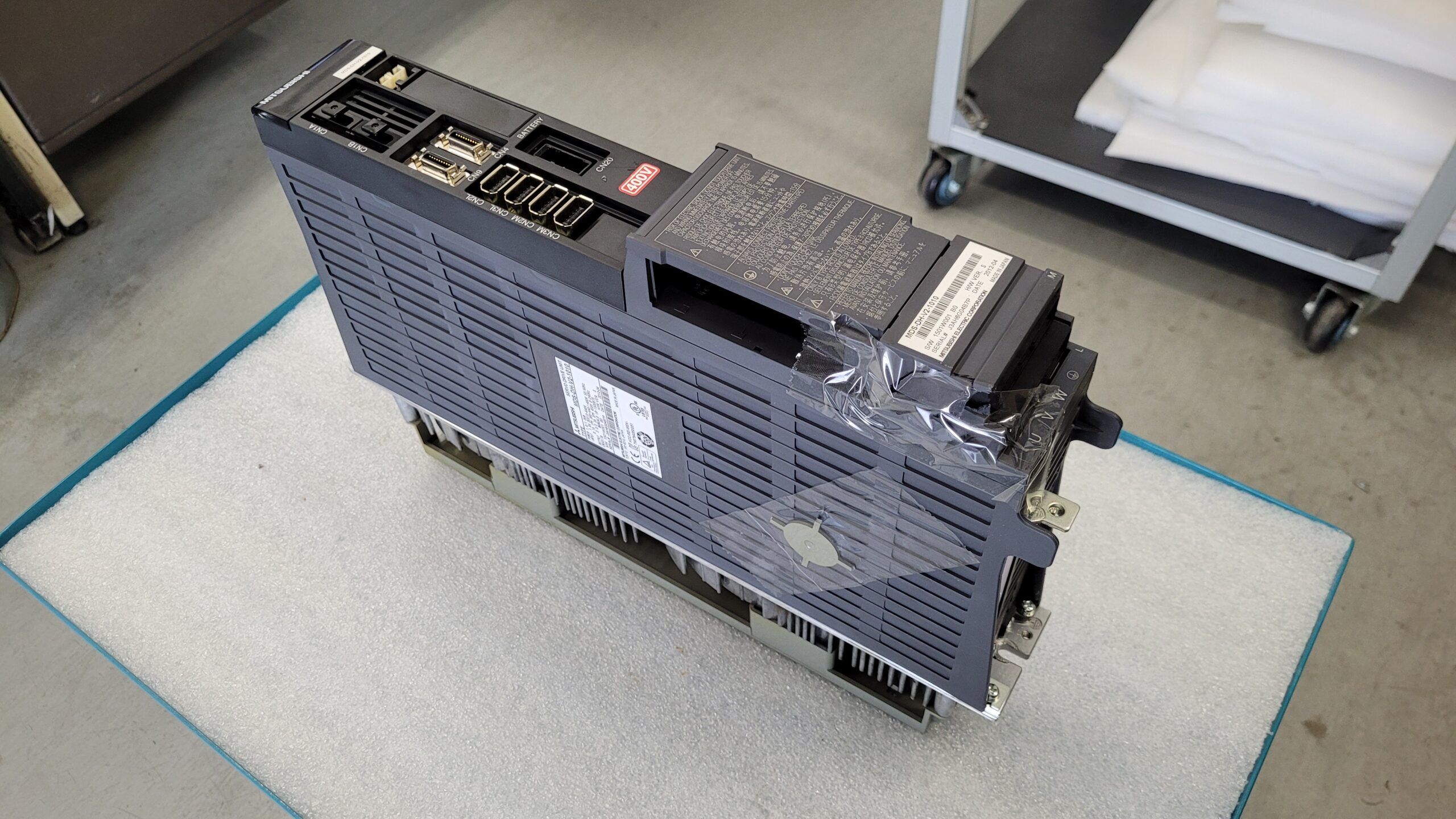 Mitsubishi MDS-DH-V2-1010 Servo Drive Unit vor der Reparatur
