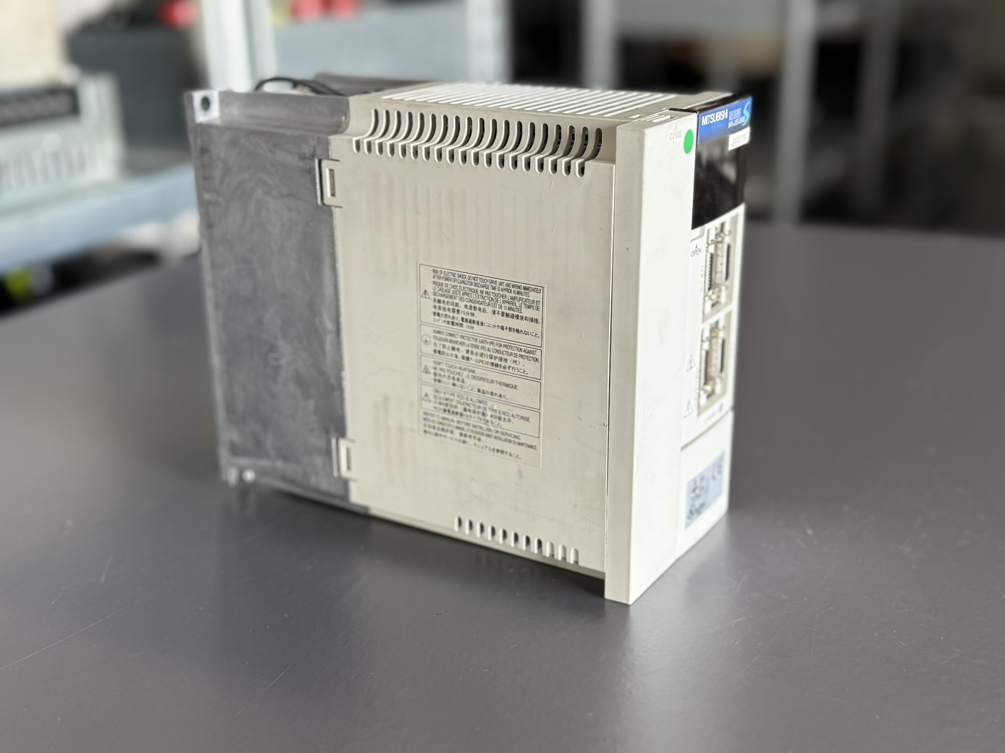 Mitsubishi MR-J2S-350b-S041U703 AC Servo Drive seite 2