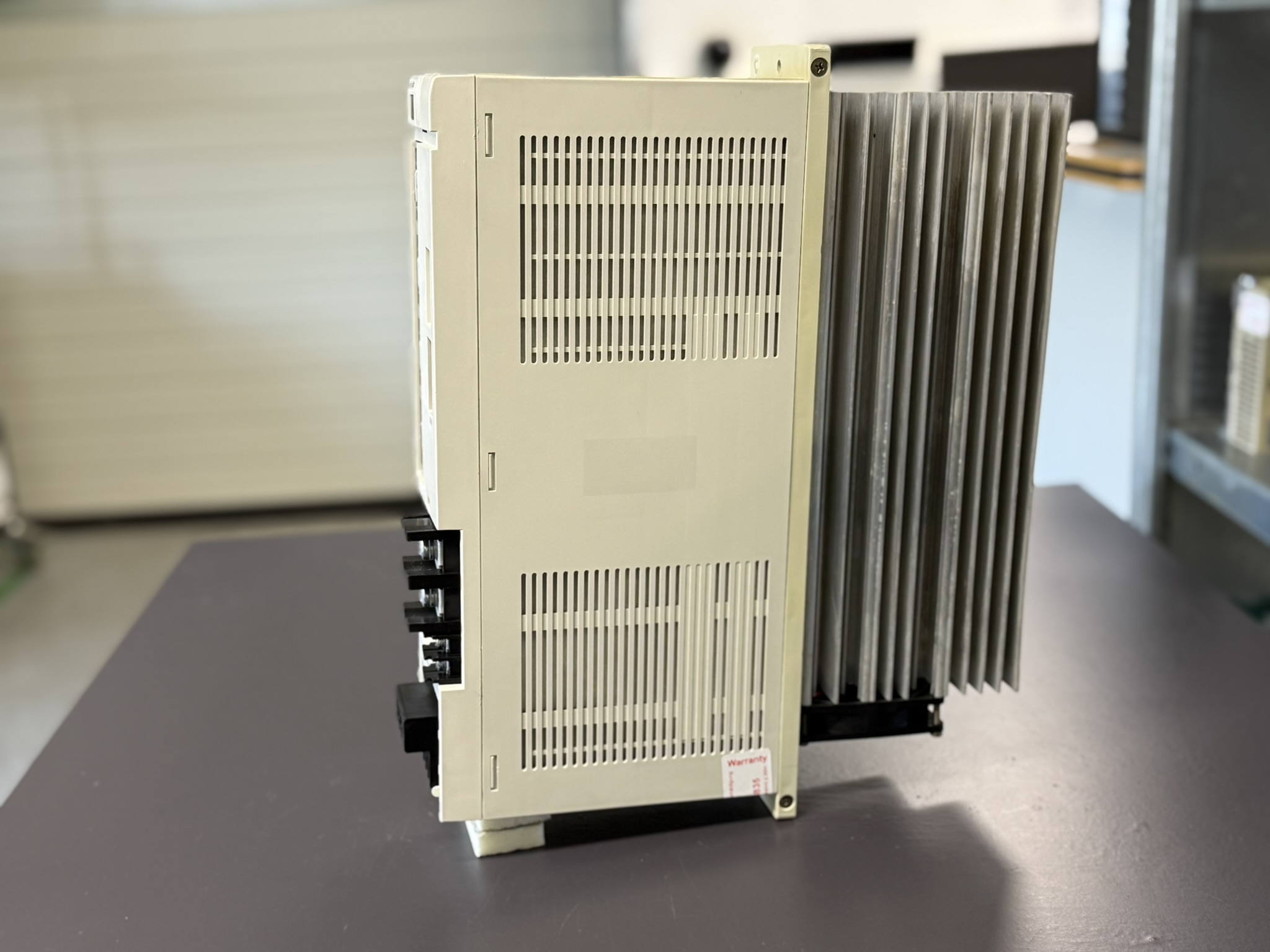 Mitsubishi Servo Amplifier MDS-B-V2-3535 seitenansicht 2