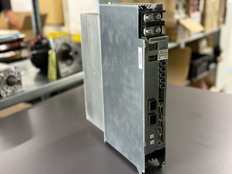 Okuma MIV04-3-V1 1006-2254 Servo Drive Unit Hauptansicht