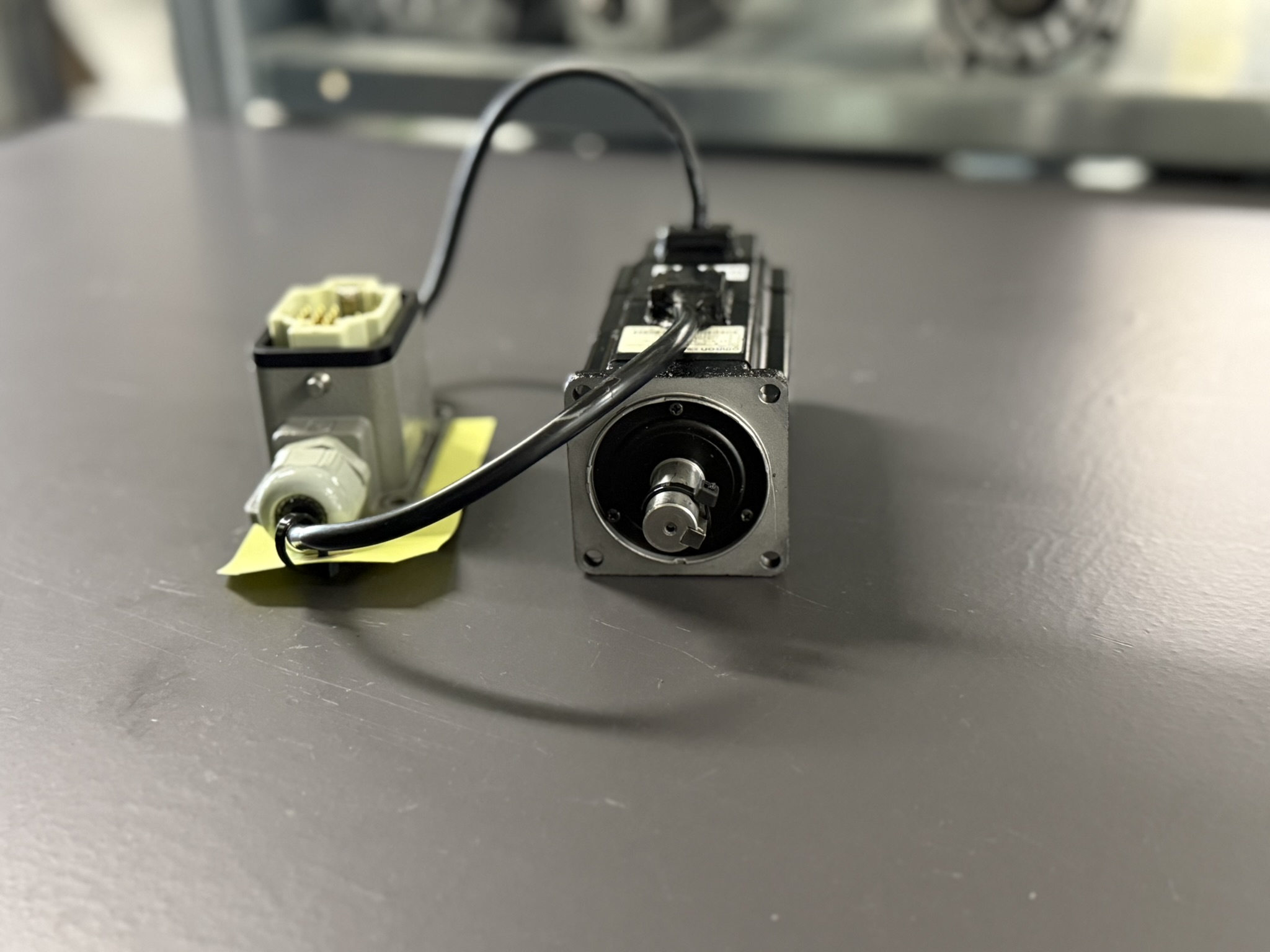 Omron R7M-A20030-BS1 Servo Motor Ansicht front